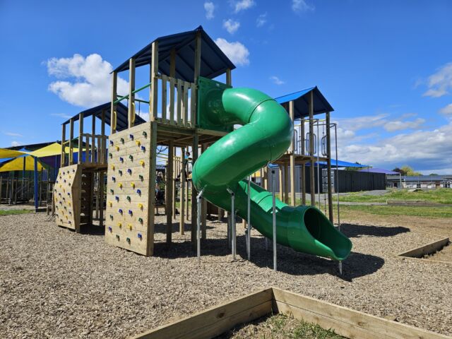 Welcome to Manurewa! Clayton Park School has been revamping since 2019 and has capped it off with a new two level playground. Opened in 1979 and catering for Year 0-8, the school needed a space that catered to a wide range in age and ability. Playco was happy to help 🌞

#expertsatplay #playstartshere #slide #swing #playground #nzplayground #nzschoolplayground #schoolplayground #buildthedream